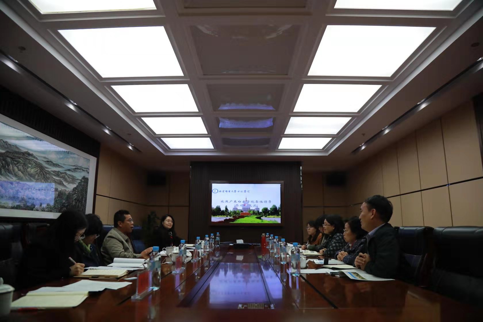 图3李红英校长助理一行与北京邮电大学世纪学院领导交流现场.jpg 图3李红英校长助理一行与北京邮电大学世纪学院领导交流现场.jpg