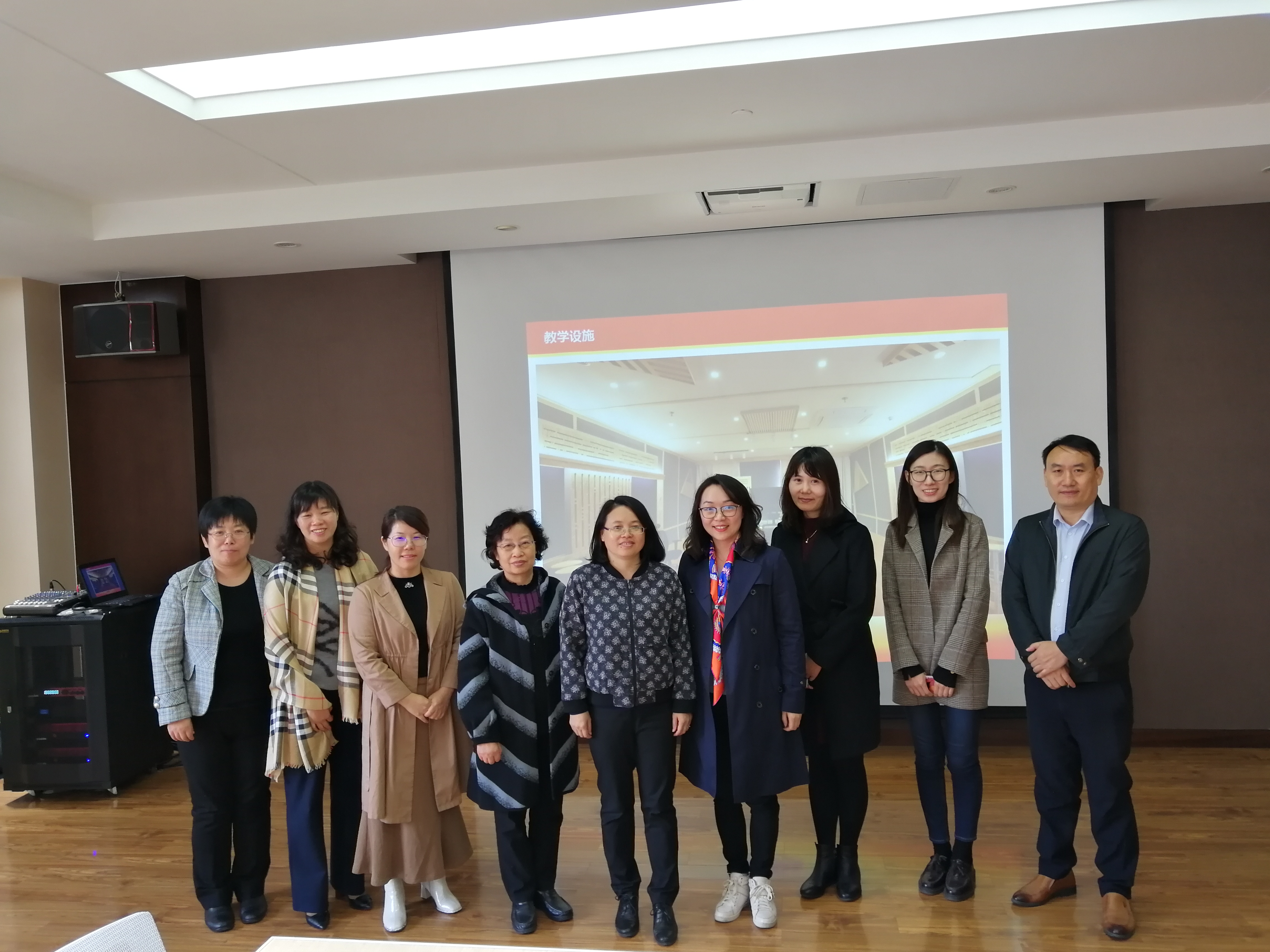 图1 李红英校长助理一行到北京城市学院交流后合影.jpg